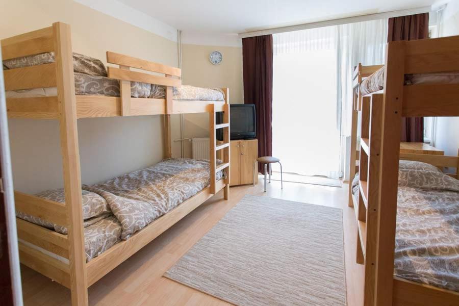 Hostel Day 'N' Night Ni Eksteriør billede