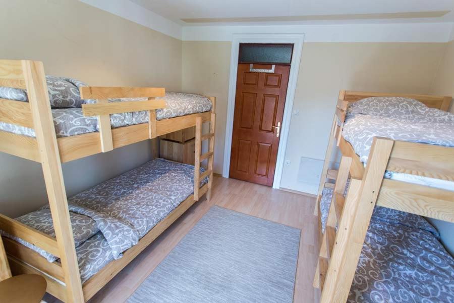 Hostel Day 'N' Night Ni Eksteriør billede