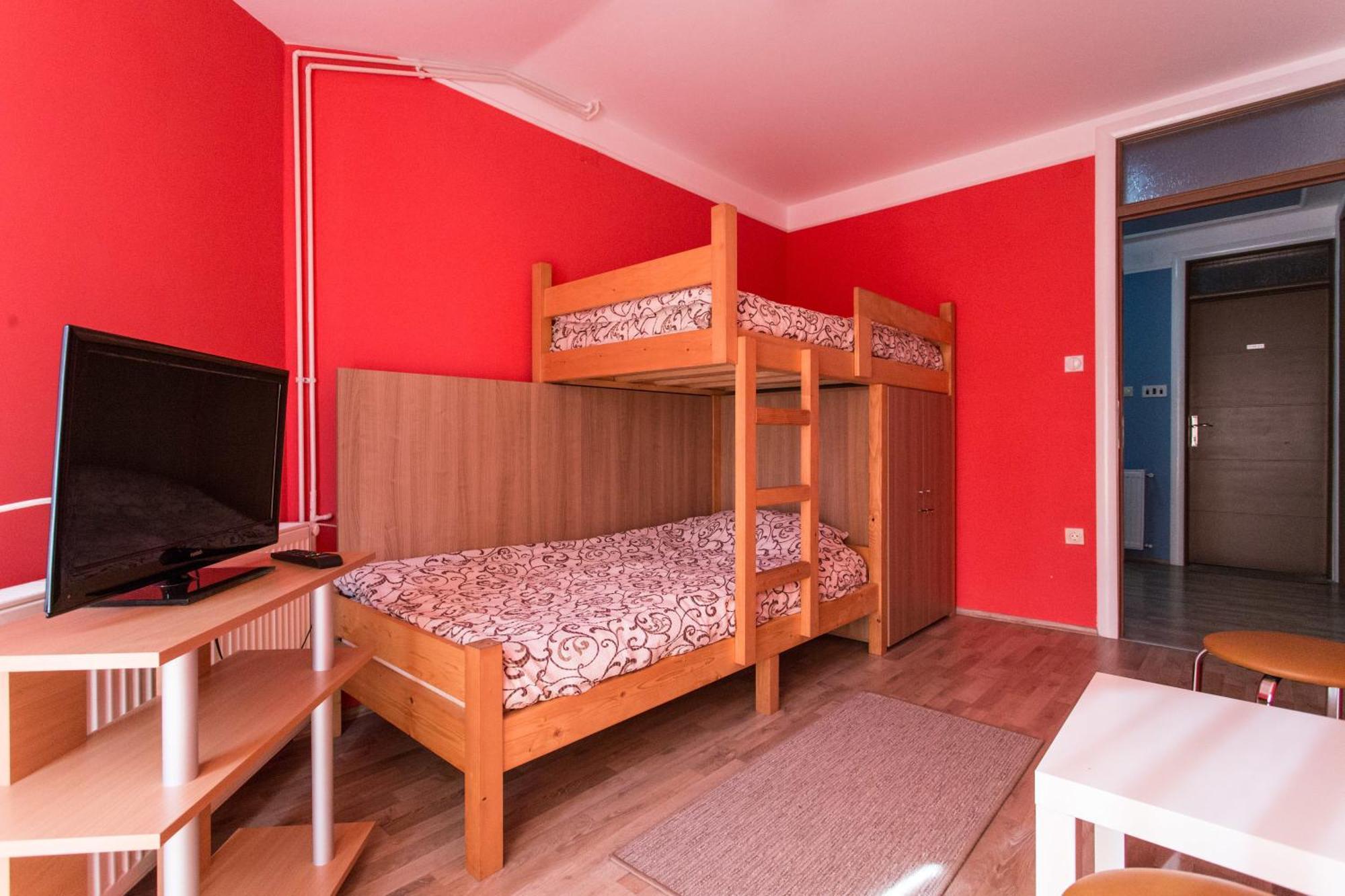Hostel Day 'N' Night Ni Værelse billede