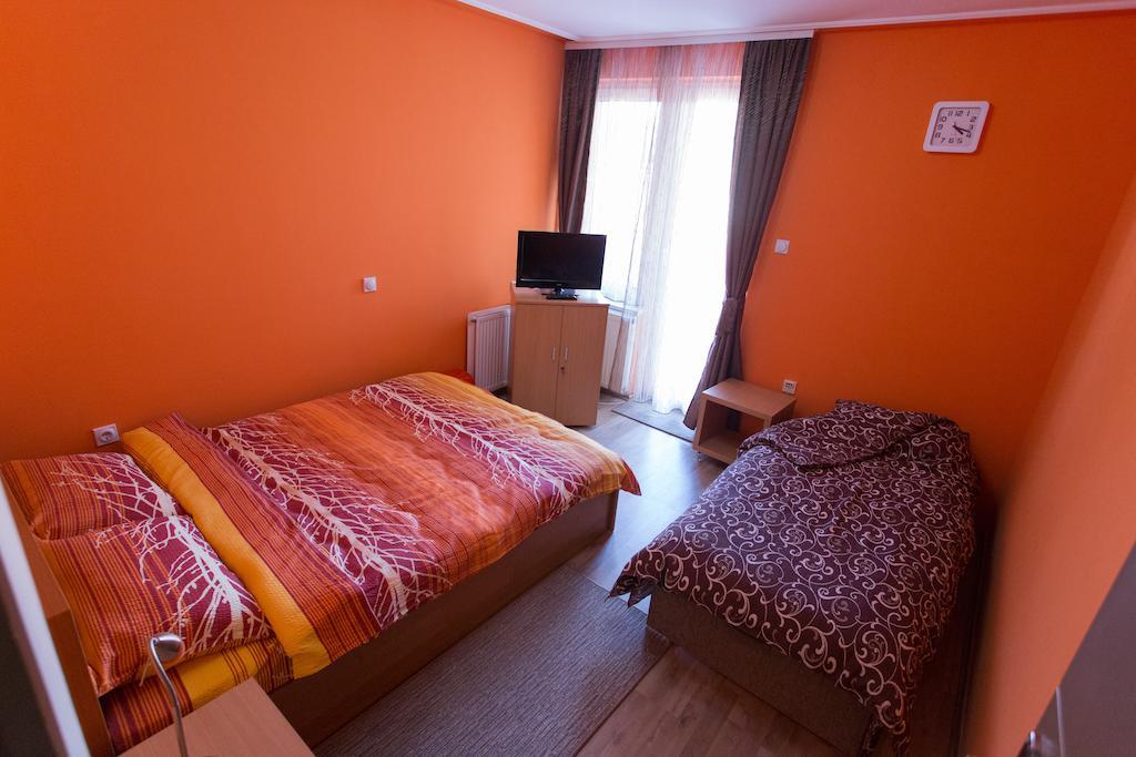 Hostel Day 'N' Night Ni Værelse billede