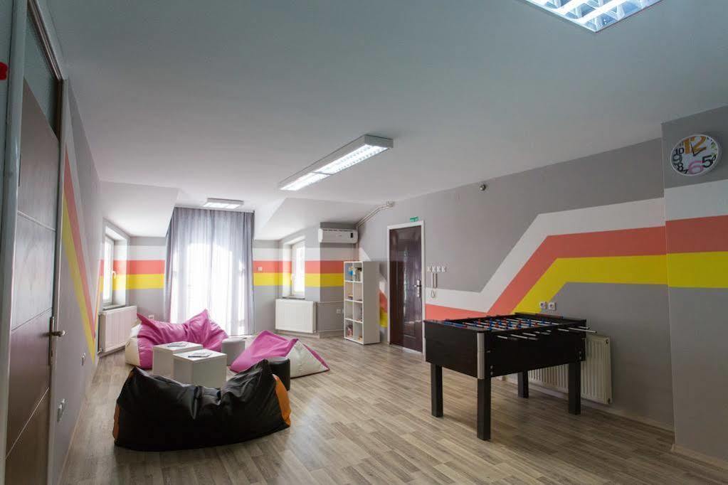 Hostel Day 'N' Night Ni Eksteriør billede
