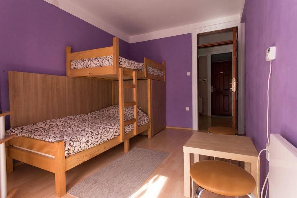 Hostel Day 'N' Night Ni Eksteriør billede